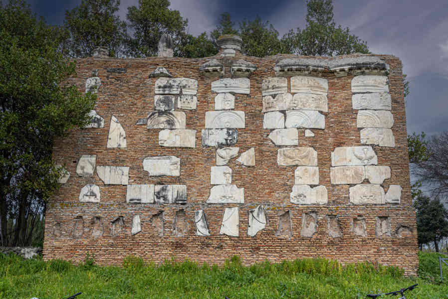 295 - Italia - Roma - Via Appia Antica - mausoleo de Casal Rotondo.jpg